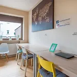 Auberge de jeunesse Wood Airport Varsovie