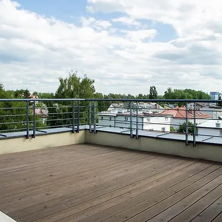 Wood Airport Warschau