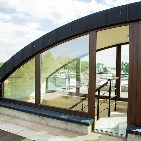 Wood Airport Hostel Warschau