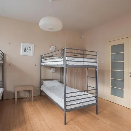 Green Wood Hostel Airport