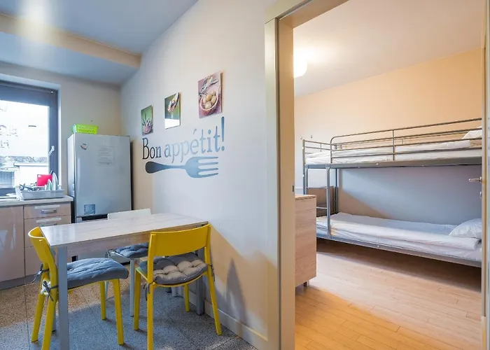 Hostel Green Wood Hostel Airport *