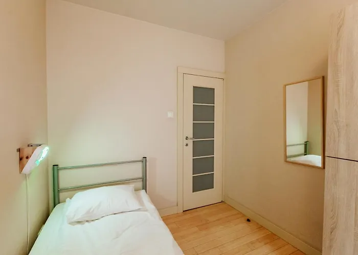 Green Wood Hostel Airport Hostel