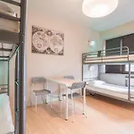 Hostel Wood Airport *