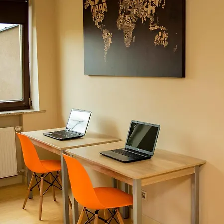 Hostel Wood Airport Βαρσοβία