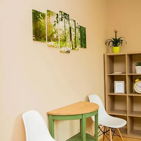 Green Wood Hostel Airport *