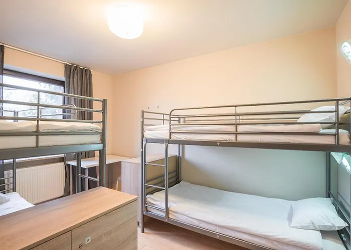 Wood Airport Vandrerhjem *